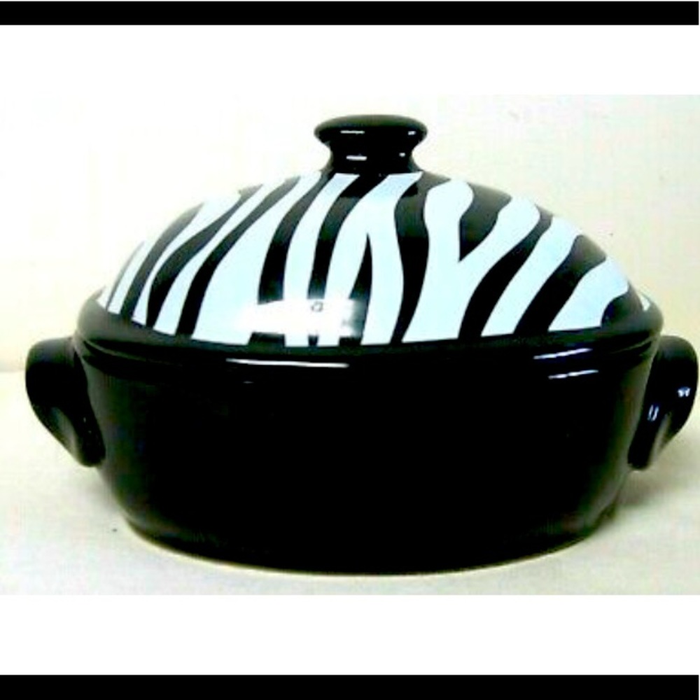 CELEBRATING HOME stoneware collection
Zebra print covered dish